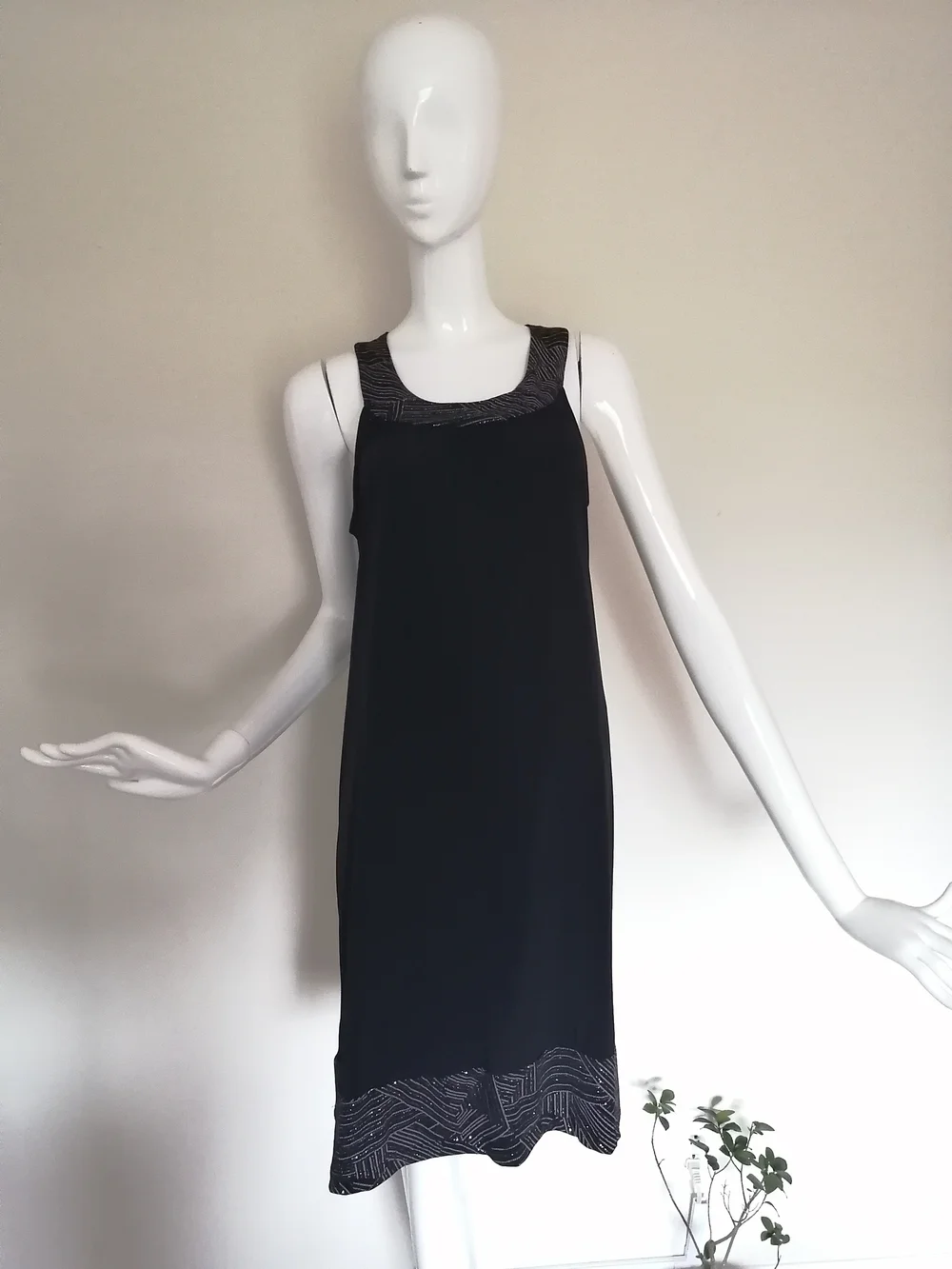 Black Beaded Scoop-Neck Midi Dress - Picture 6 of 9